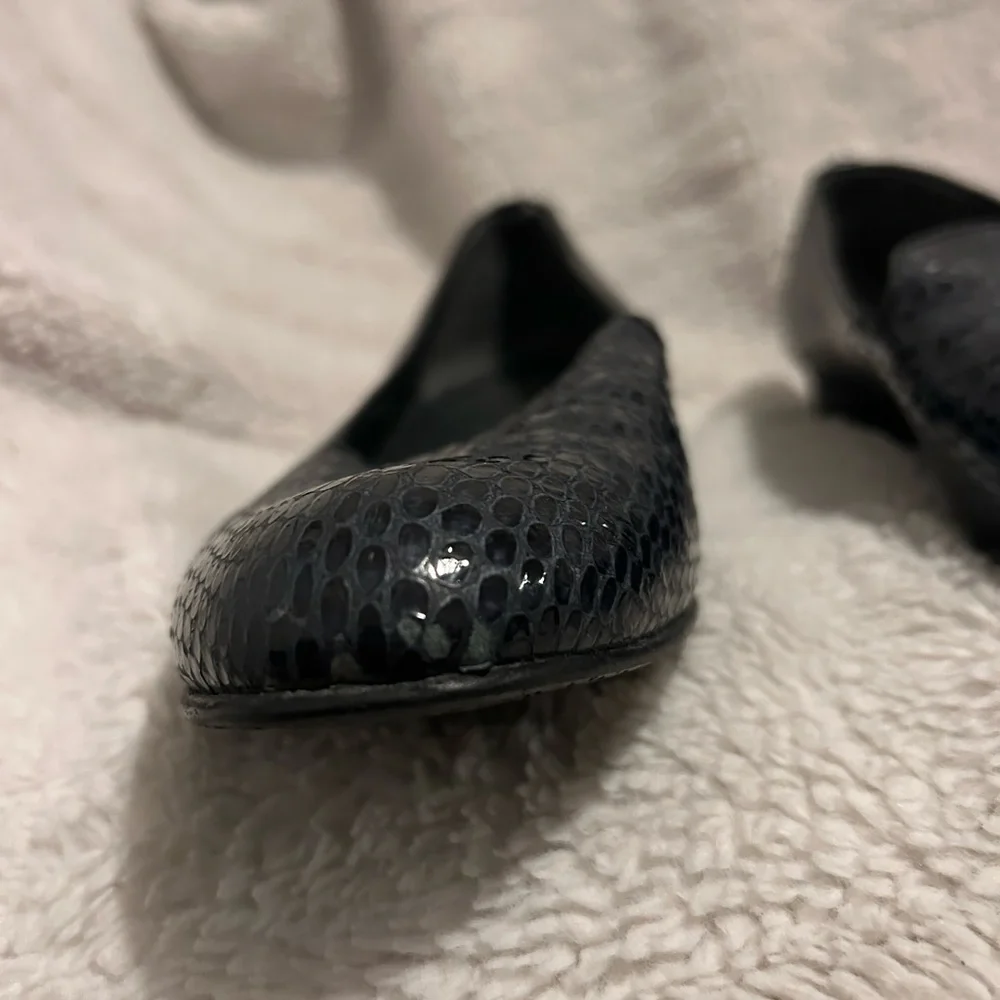 STUART WEITZMAN - Picture 11 of 14